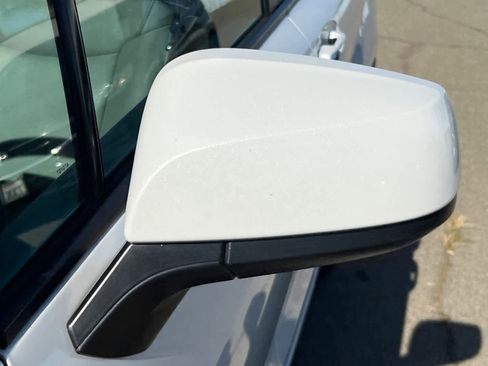 Used 2025 Toyota Sienna XLE FWD image 9