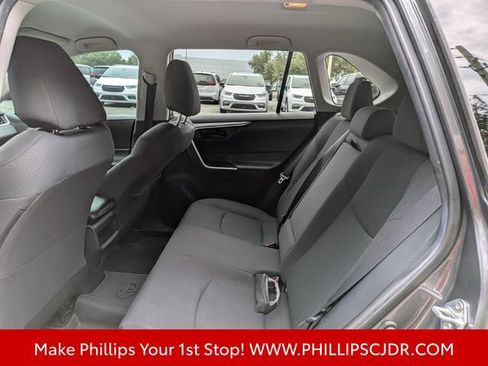 Used 2021 Toyota RAV4 LE FWD image 13