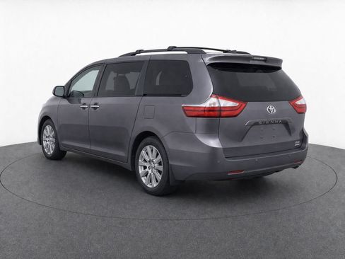 Used 2016 Toyota Sienna XLE Premium w/ Outdoor Package AWD/4WD image 4
