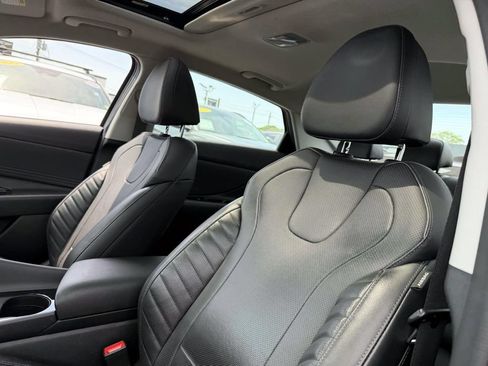 Certified 2023 Hyundai Elantra Limited FWD image 13