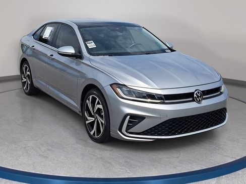 Used 2025 Volkswagen Jetta SEL FWD image 3