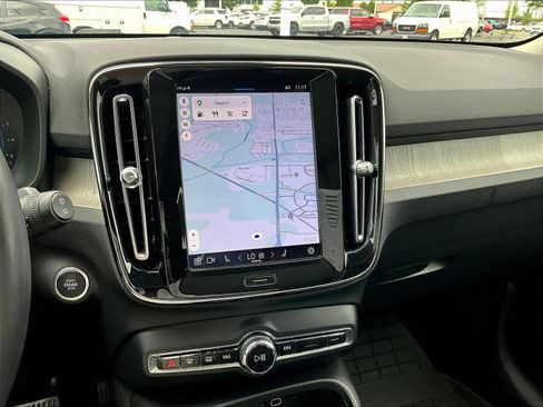 Used 2023 Volvo XC40 B5 Plus AWD/4WD image 15