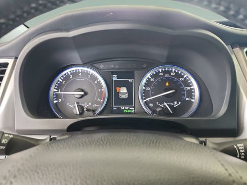 Used 2018 Toyota Highlander Limited FWD image 11