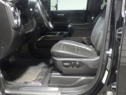 Used 2022 GMC Sierra 2500 Denali w/ Denali Black Diamond Edition AWD/4WD image 8
