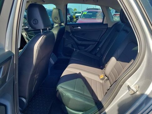 Certified 2023 Volkswagen Jetta SE w/ Panoramic Sunroof Package FWD image 12