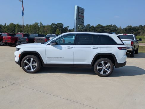 Used 2024 Jeep Grand Cherokee Limited RWD image 2