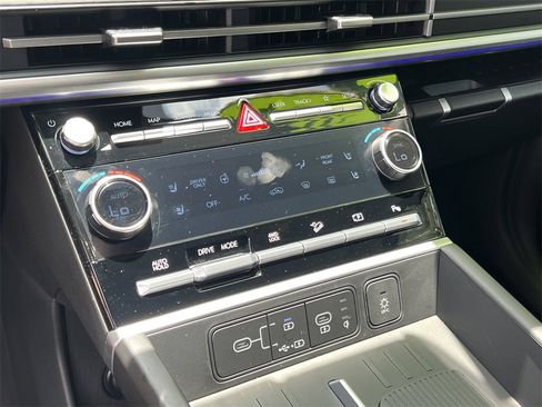 Used 2024 Hyundai Santa Fe Limited image 36