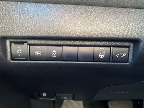 Used 2021 Toyota Venza XLE w/ Softex Package image 21