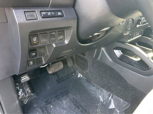 Used 2023 Nissan Frontier SV w/ Midnight Edition Package image 31