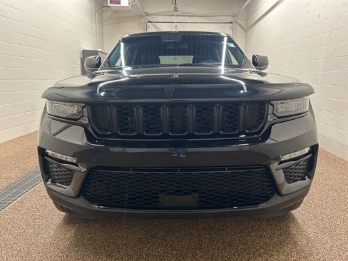 Used 2024 Jeep Grand Cherokee Limited w/ Black Appearance Package image 6