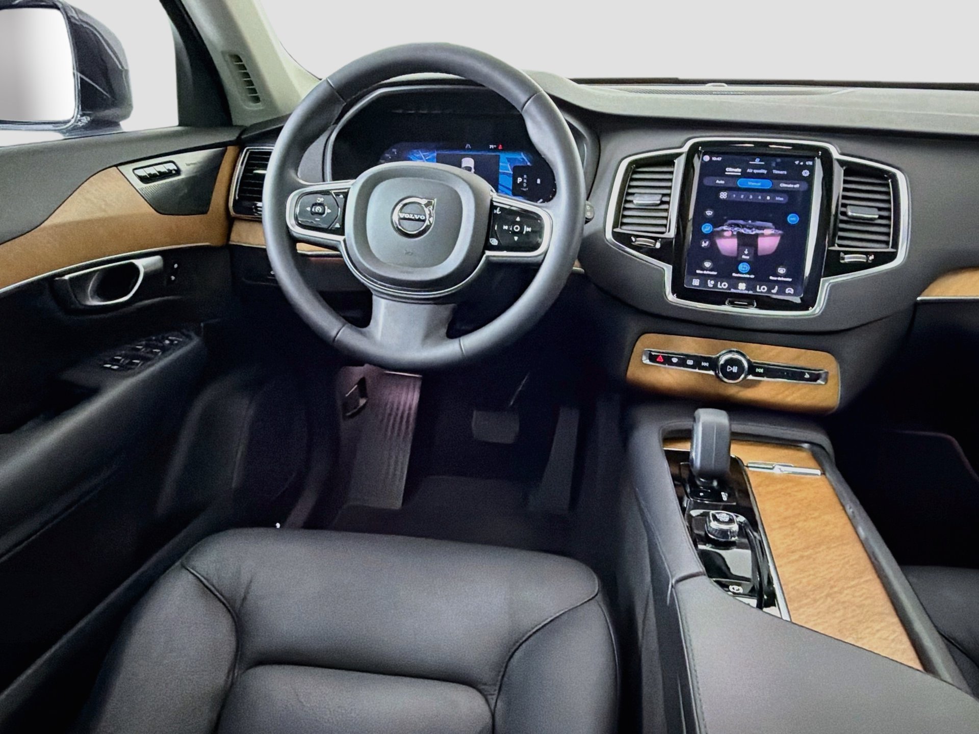 Used 2023 Volvo XC90 B6 Plus w/ Protection Package Premier AWD/4WD image 22