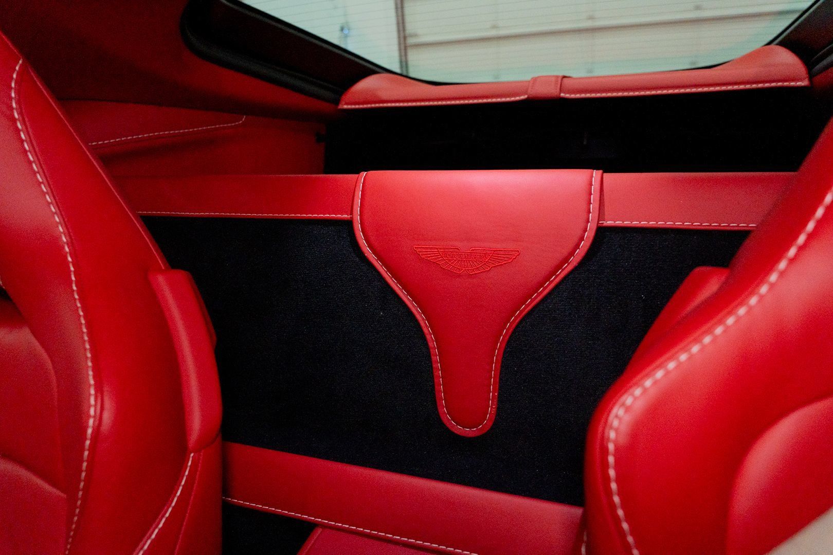 Used 2019 Aston Martin V8 Vantage Coupe RWD image 48