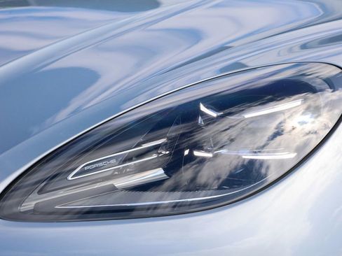 Certified 2025 Porsche Macan image 9