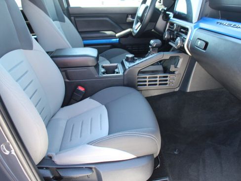 Used 2025 Toyota Tacoma TRD Sport image 20