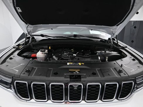 Used 2024 Jeep Grand Cherokee L Limited w/ Luxury Tech Group II AWD/4WD image 29