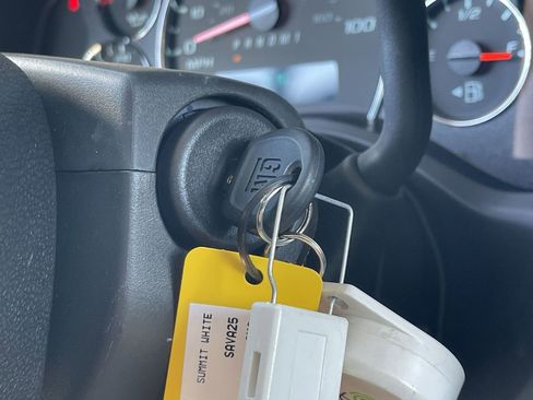 New 2025 GMC Savana 2500 Extended w/ Driver Convenience Package image 17