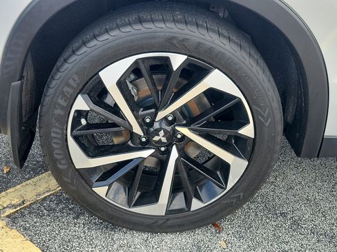 Used 2022 Mitsubishi Outlander ES image 5