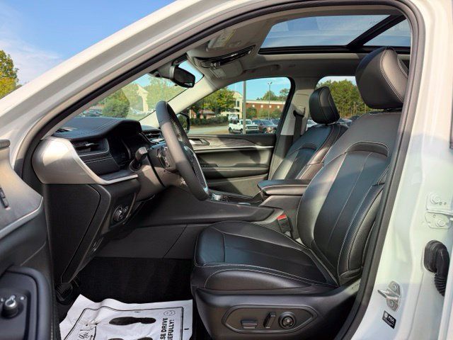 Used 2023 Jeep Grand Cherokee Limited w/ Black Appearance Package RWD image 13