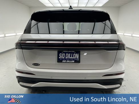 Used 2025 Lincoln Nautilus Reserve w/ Jet Appearance Package image 5