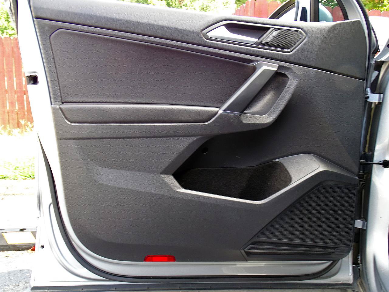 Used 2020 Volkswagen Tiguan SE w/ Panoramic Sunroof Package FWD image 15