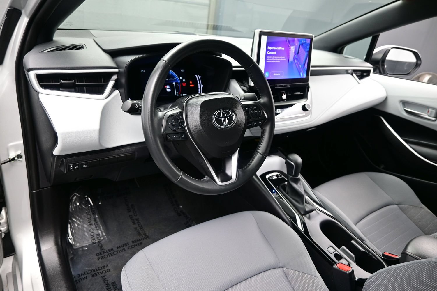 Used 2025 Toyota Corolla SE w/ SE Premium Package FWD image 12