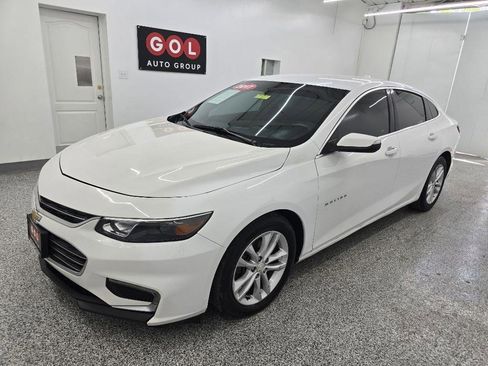 Used 2017 Chevrolet Malibu LT FWD image 3