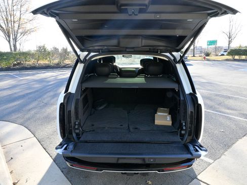 Used 2025 Land Rover Range Rover Long Wheelbase Autobiography image 43