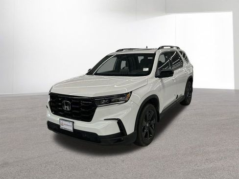 Certified 2025 Honda Pilot Black Edition image 25