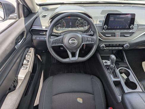 Used 2024 Nissan Altima 2.5 SV FWD image 27