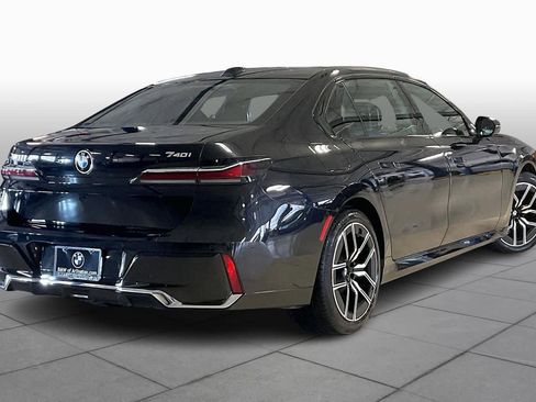 Used 2025 BMW 740i image 12