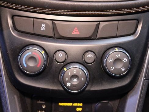 Used 2020 Chevrolet Trax LT w/ Driver Confidence Package image 25