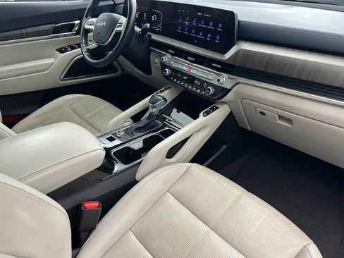 Used 2024 Kia Telluride EX image 16