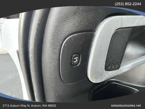 Used 2016 Jeep Cherokee Trailhawk w/ Leather Interior Group image 17