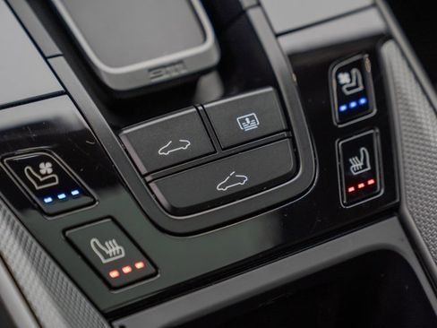 Used 2022 Porsche 911 Carrera 4 image 28