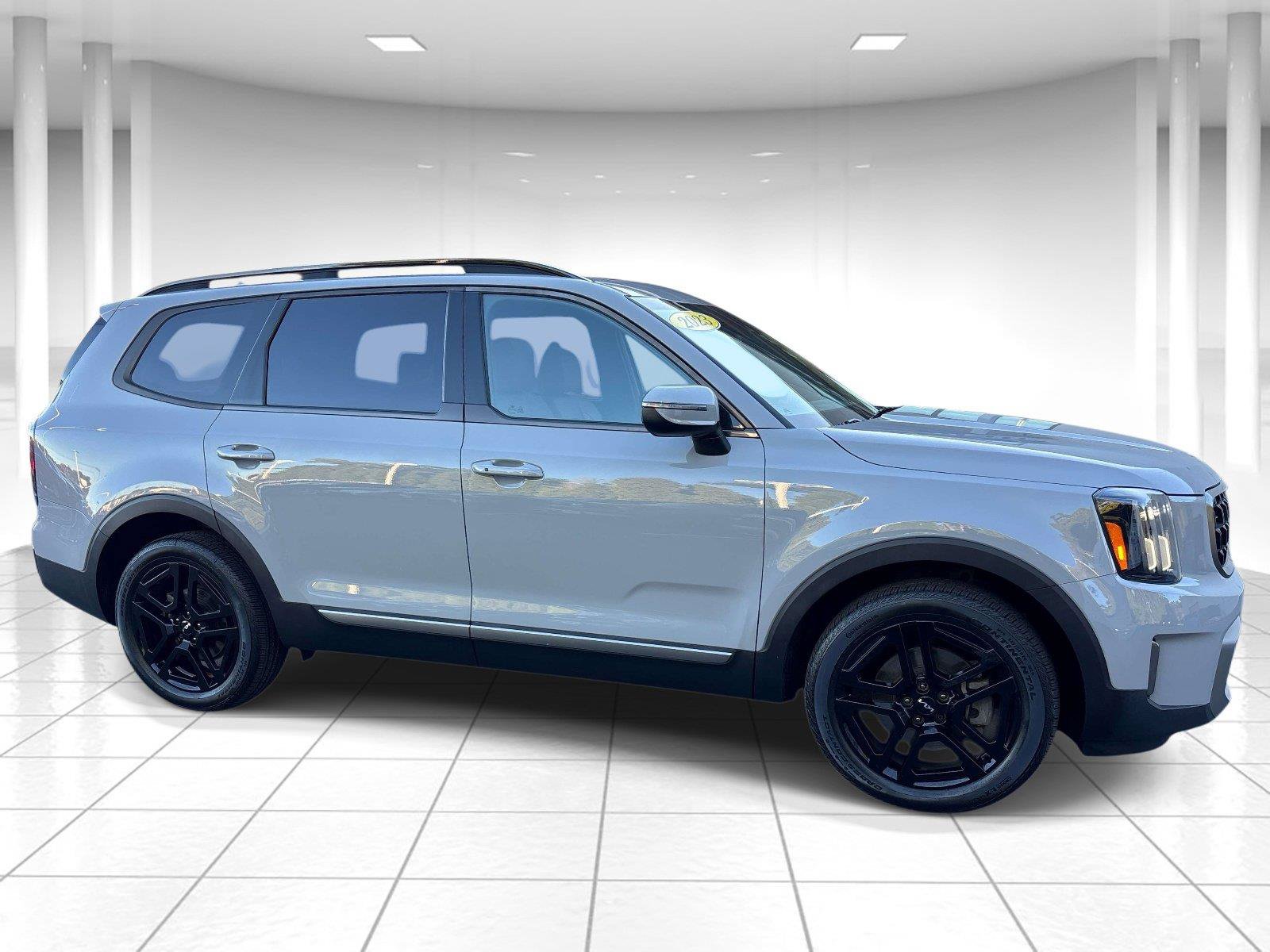 Used 2023 Kia Telluride EX X-Line AWD/4WD image 2