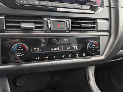 Used 2024 Nissan Pathfinder S AWD/4WD image 29