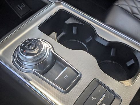 Used 2024 Ford Edge Titanium image 25