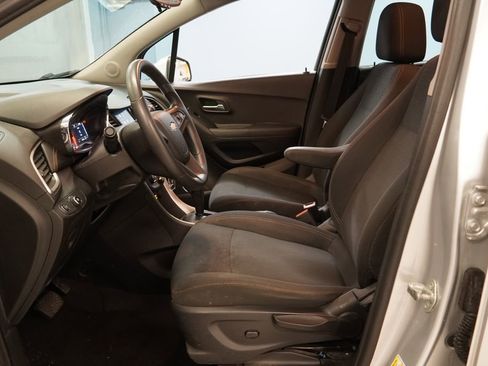 Used 2017 Chevrolet Trax LS FWD image 5