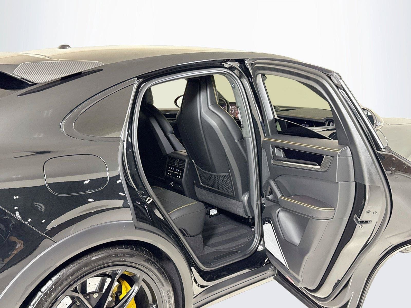 Used 2025 Porsche Cayenne Turbo GT AWD/4WD image 29