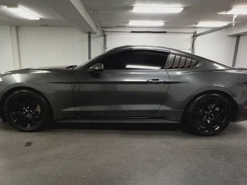 Used 2019 Ford Mustang Coupe w/ Black Accent Package RWD image 5