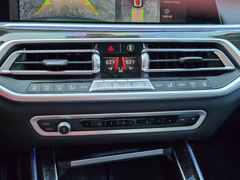 Used 2020 BMW X7 xDrive40i w/ Premium Package AWD/4WD image 16