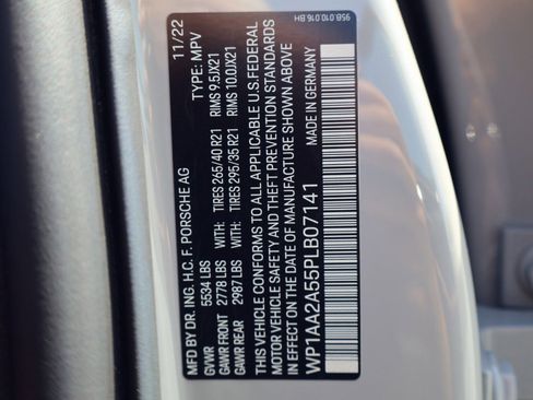 Used 2023 Porsche Macan AWD/4WD image 29