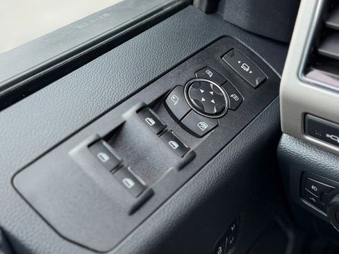 Used 2022 Ford F350 Lariat image 27