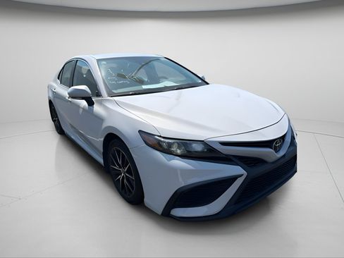 Used 2023 Toyota Camry SE w/ Convenience Package FWD image 5