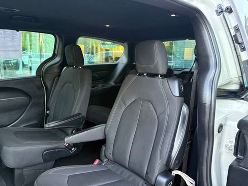 Used 2019 Chrysler Pacifica Touring Plus FWD image 23