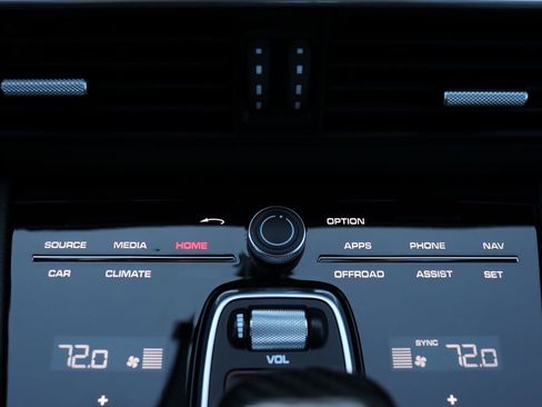 Used 2021 Porsche Cayenne Coupe image 32