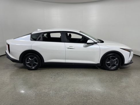 Used 2025 Kia K4 FWD image 2