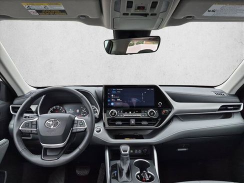 Certified 2026 Toyota Highlander XLE AWD/4WD image 18