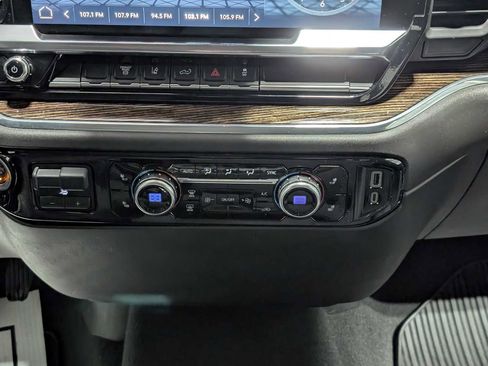 Used 2024 GMC Sierra 2500 SLE w/ SLE Value Package; image 18