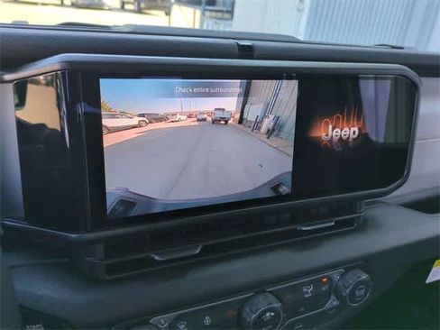 New 2025 Jeep Gladiator Sport image 29